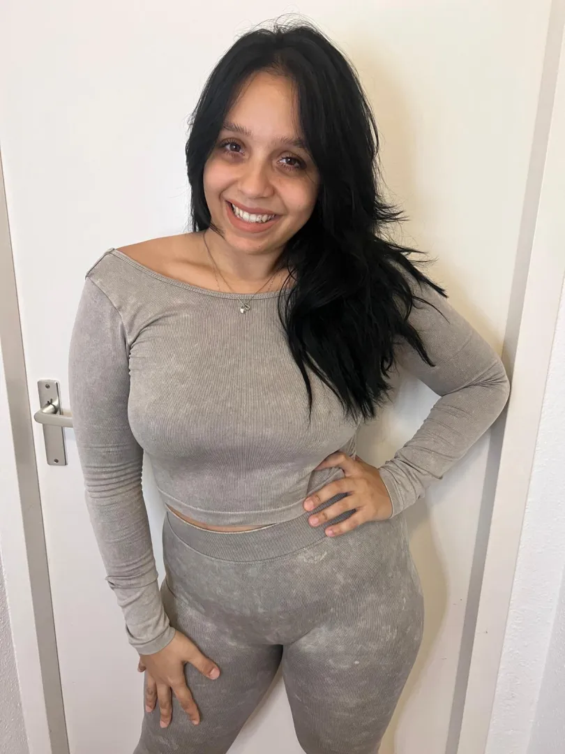 Galadriel, 25 ys old and already married... still too naughty and tight enough posted by Galadriel69_