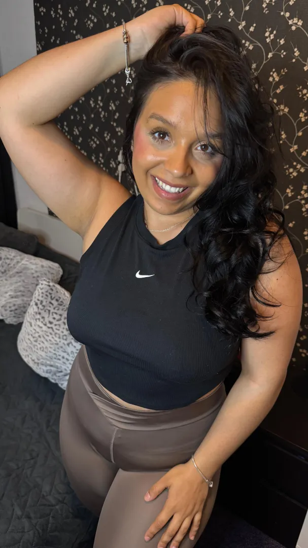 Galadriel, 25 ys old and already married... still too naughty and tight enough posted by Galadriel69_