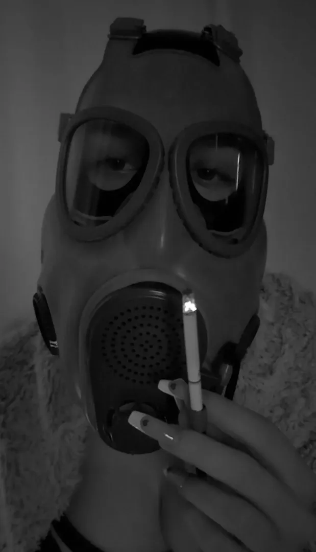 Gasmask Smoking posted by smokingpet
