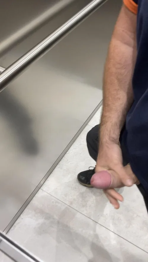 Geile grüße aus dem Fahrstuhl  by Bj-1986