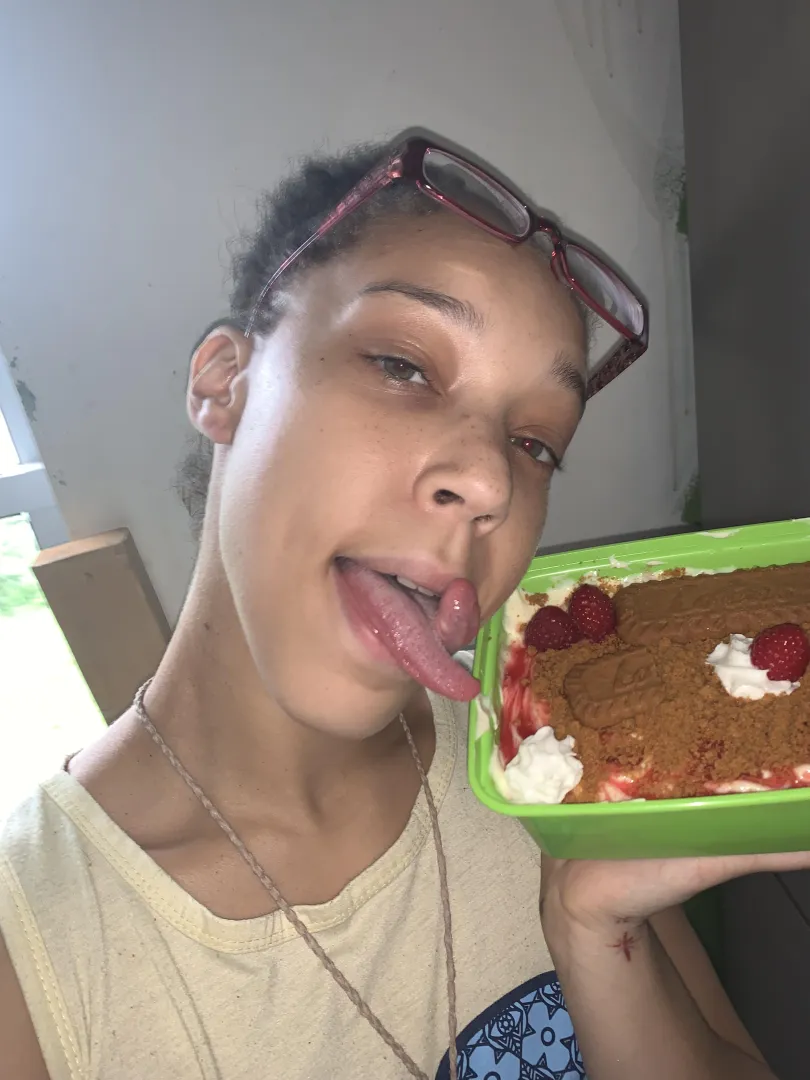 Gentle glow, subtle spark  posted by delphiraexo