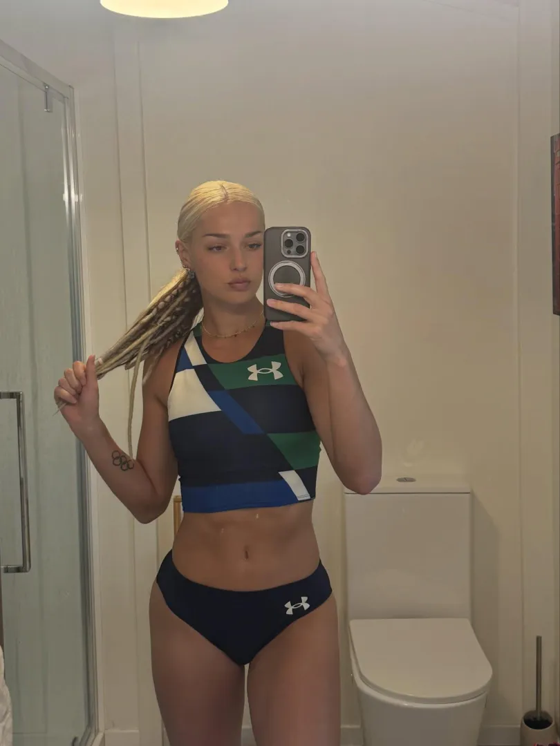 Georgia Ellenwood posted by DolGrenn