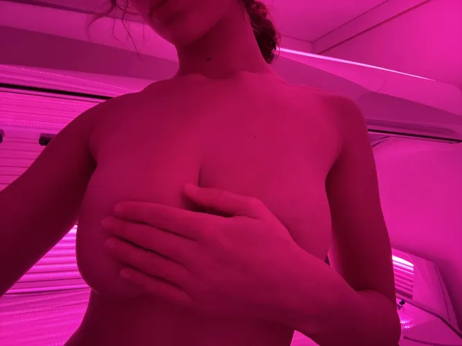 Get my tanning routine [F] by Tokyo__699