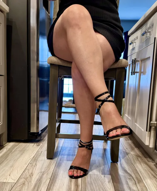 Get over here right now. by Raven_PRLatina2