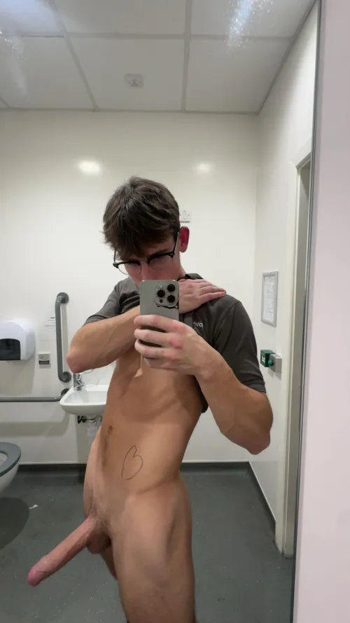 get so bored at work by hungtwink9incHH