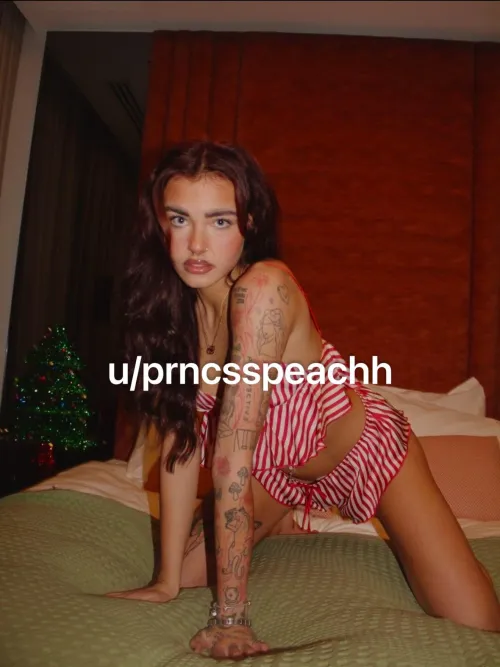 Get your Christmas present below… by prncsspeachh