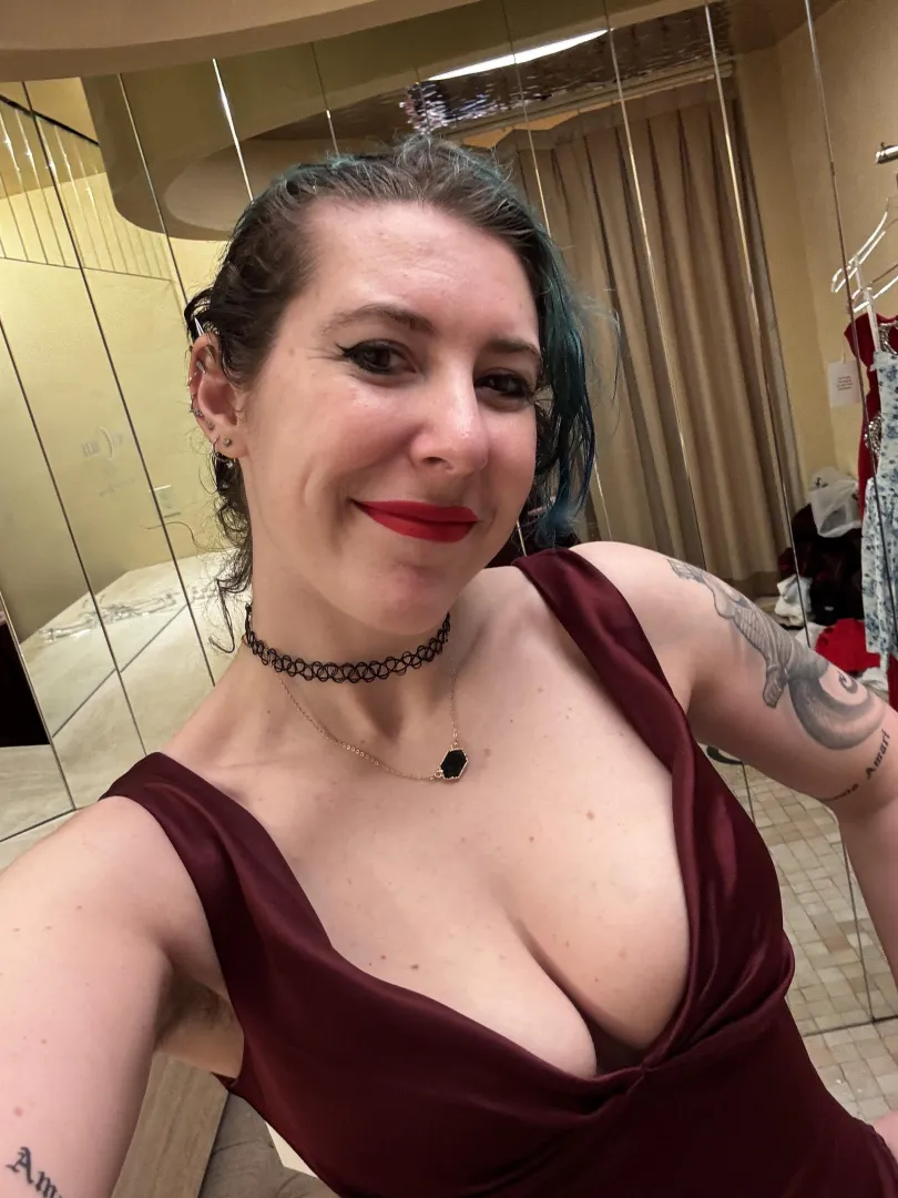 Gettin dressed up posted by sirenskiss3