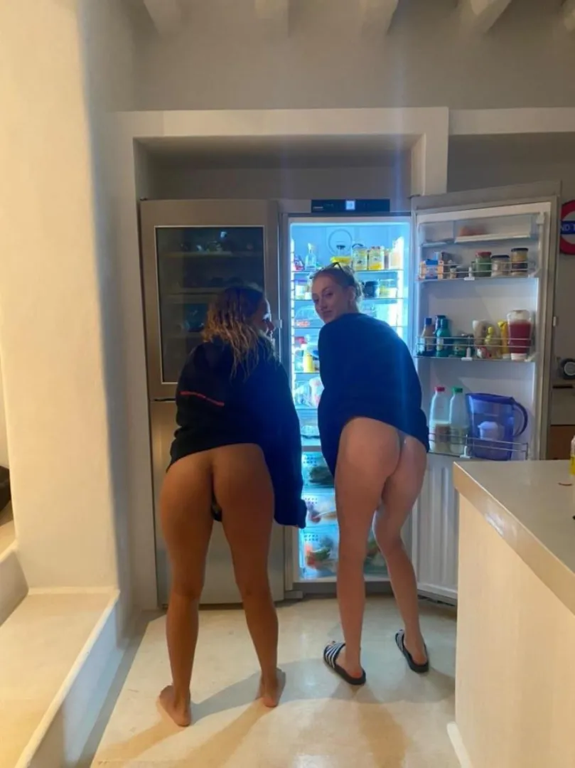 Getting a Midnight Snack posted by Grillandia