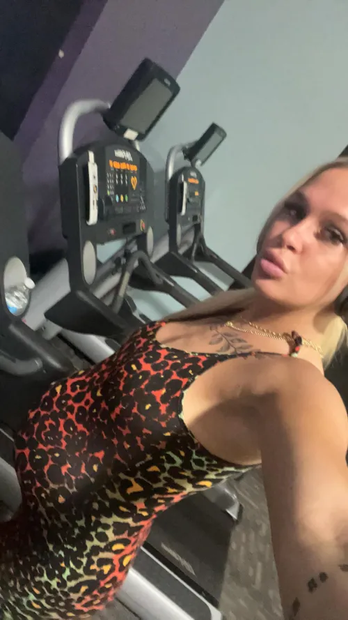 getting a walk in with my bump by pregnantprincessxx