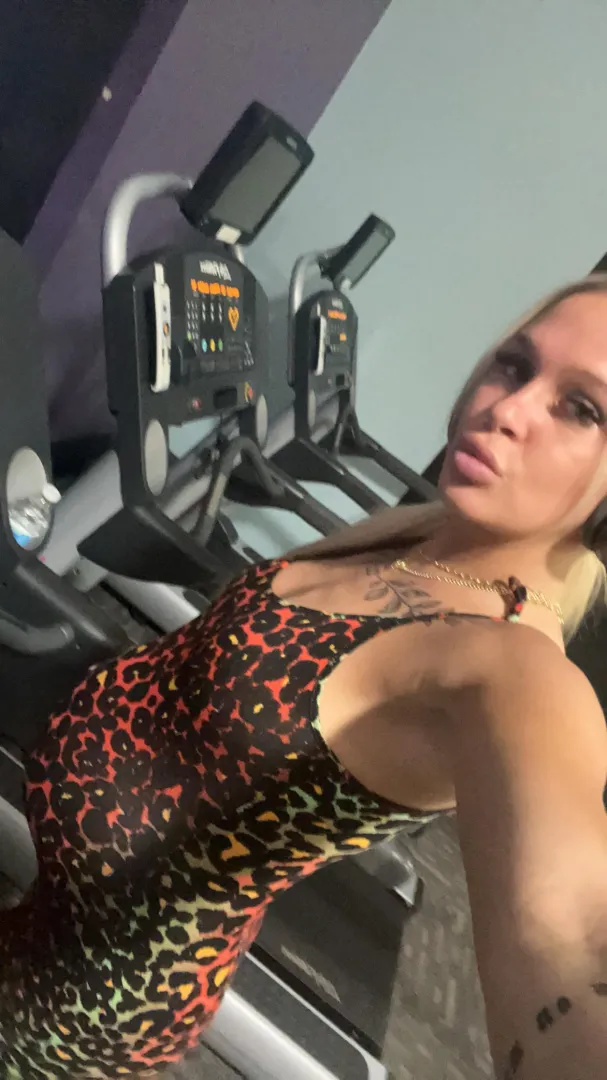 getting a walk in with my bump posted by pregnantprincessxx