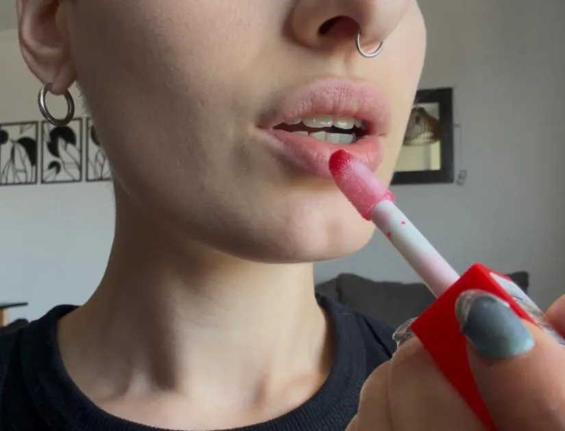 getting my lipgloss on, ready to cover you in sticky kisses until you’re hard posted by EdgyTryna