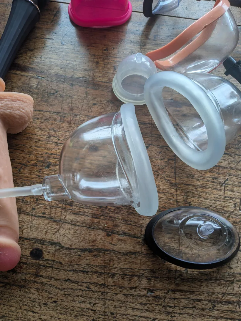 Getting ready to pump my pussy posted by ridgref