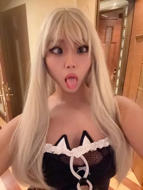 Getting ready to swallow you whole {F} by quietlark10