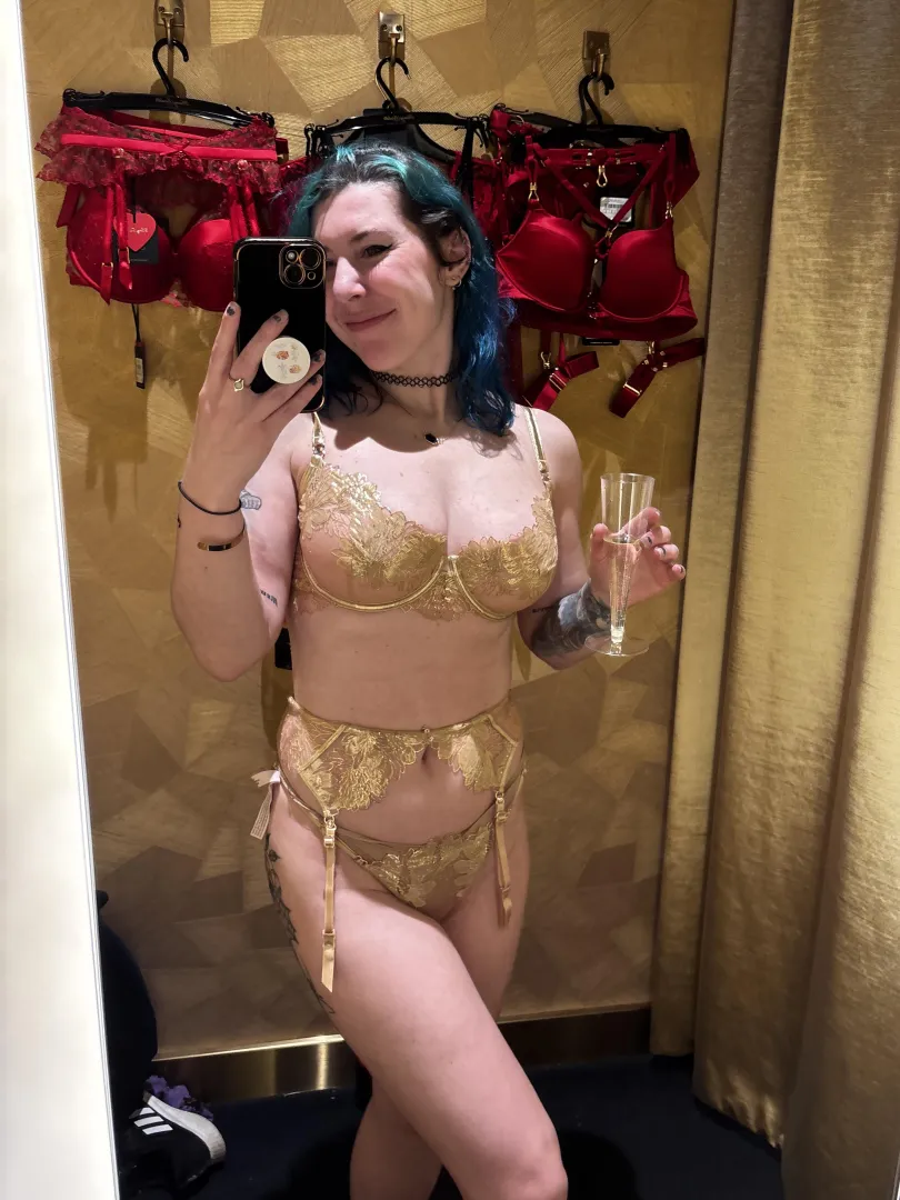 Gilded with champagne posted by sirenskiss3