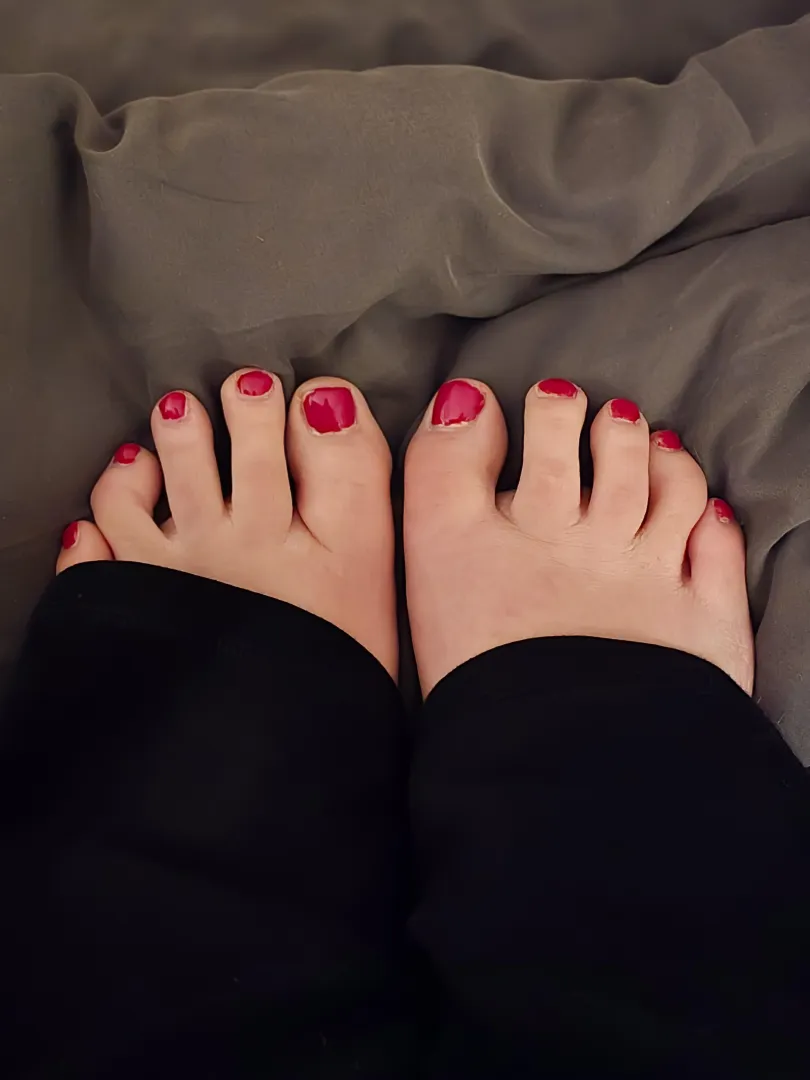 Girls night, so bestie gave me a pedicure. What's your favorite color on a set of pretty toes  posted by LilLottePie