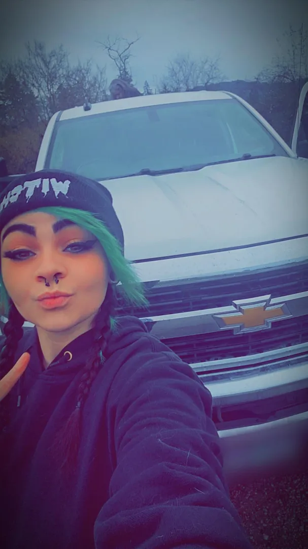 girls who like to get their hands dirty posted by dixonxdoll