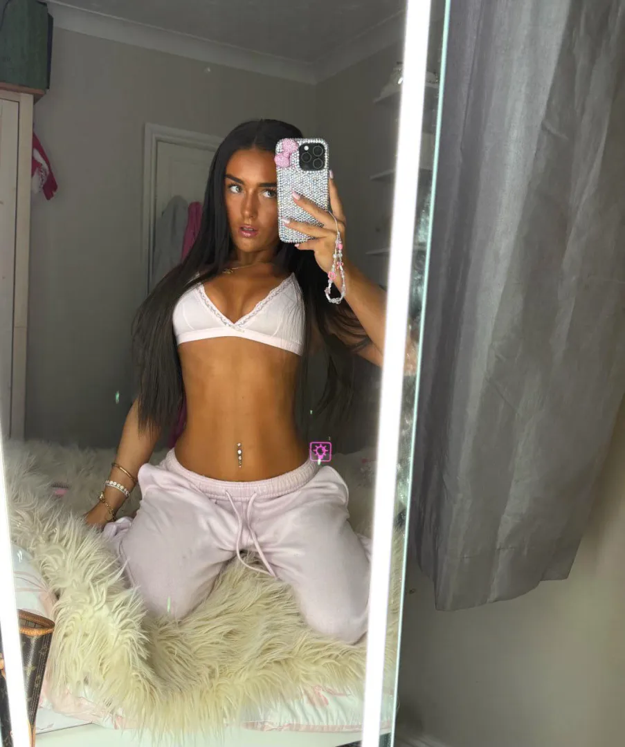 Girls with belly piercings just hit different posted by cora_chisholmxxx