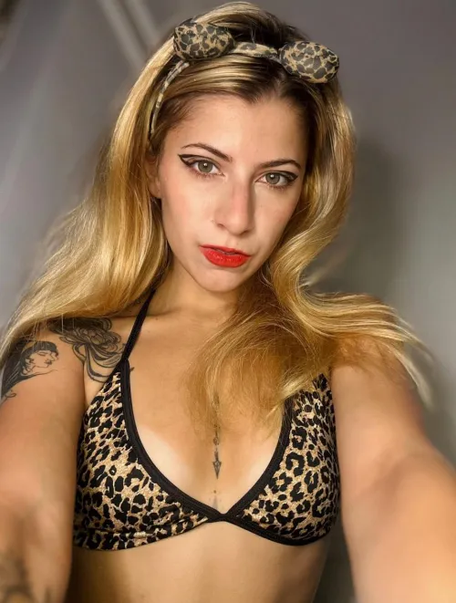 Give this thirsty kitty some milk by JudgmentNatasha