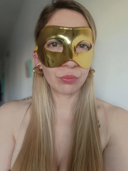 Glitter to complement the mask by usweettlady