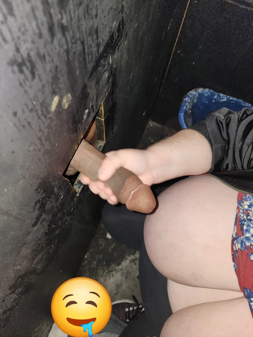 Gloryhole couple read description below! posted by Yosemite_Sam_2025