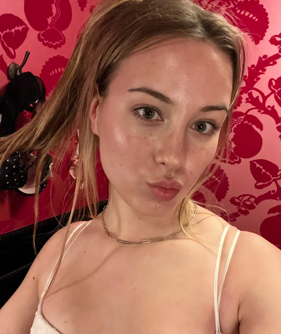 Go dumb for me today simp, pump it all into my elite bank account posted by hi-viv