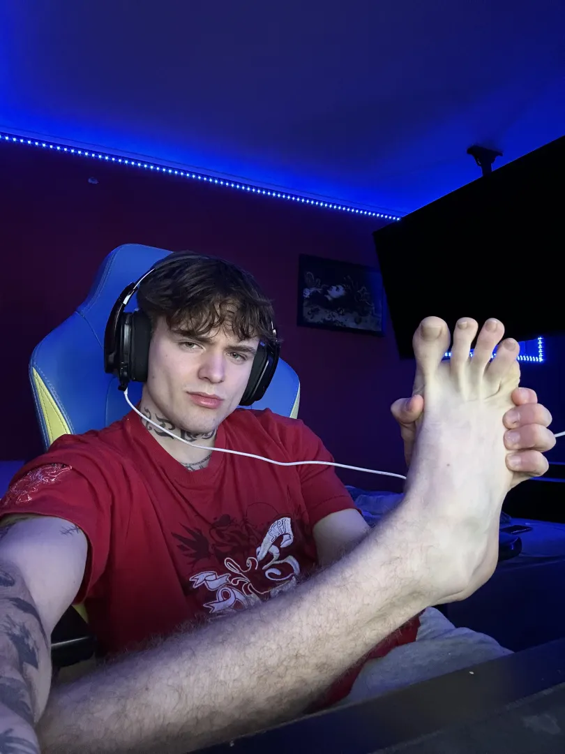 go lick them clean for me  posted by raezify