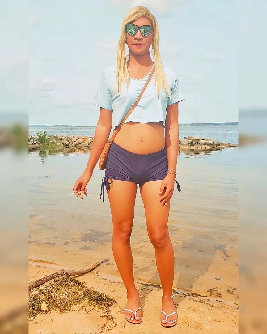 God I love short shorts! (I know smoking is bad and I'm trying to quit but I like this pic lol) posted by chaos-empress