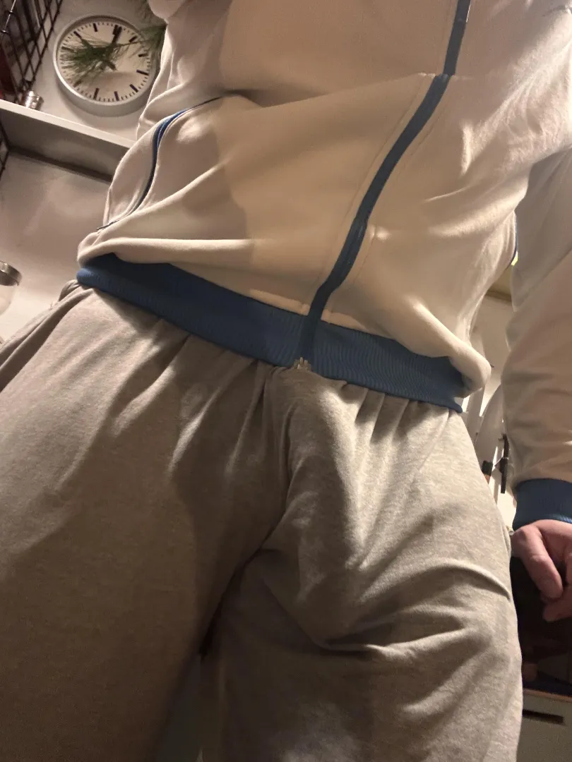 Going for a morning workout in commando posted by XL-dutchboy