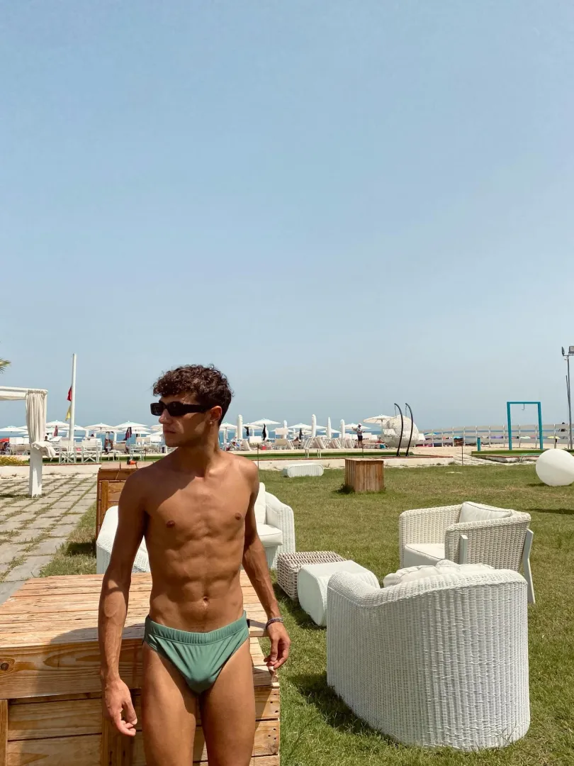 Going for the green @sinny2.0 posted by nopenotmereally