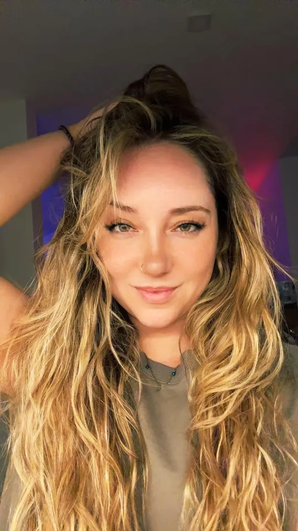 Golden locks... posted by SpunkySpunkyAssMan