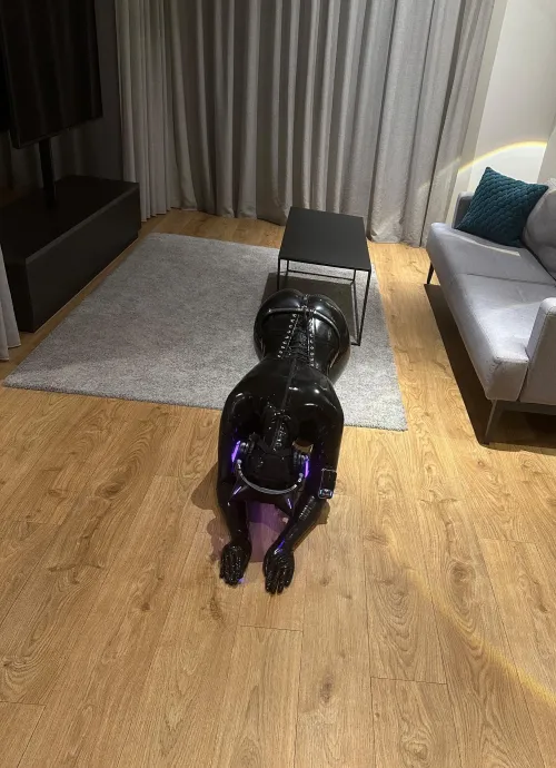 Good drones surrender and kneel for their superior entity by xasbot_0709