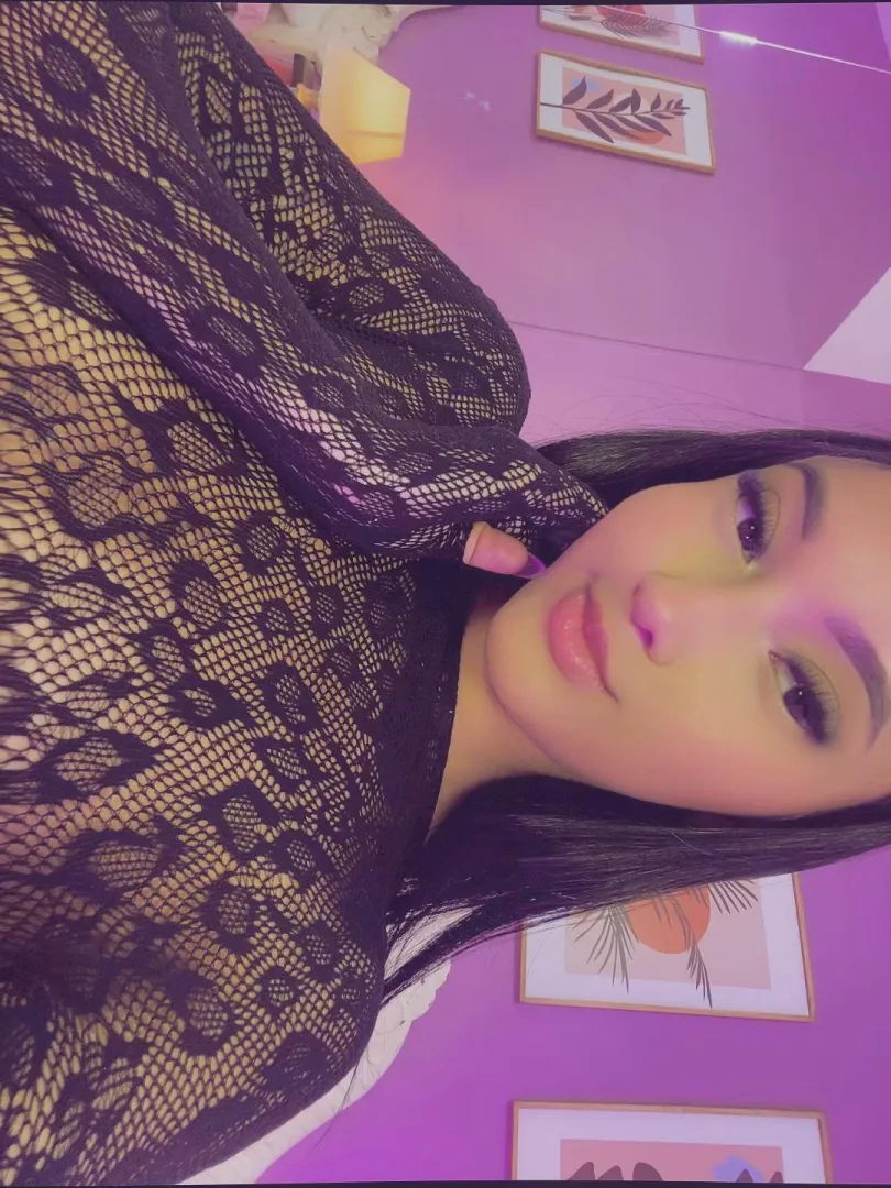 Good girls wear lace, but the best ones know how to take it off.  Chaturbate: Samantakane posted by SamantaKane