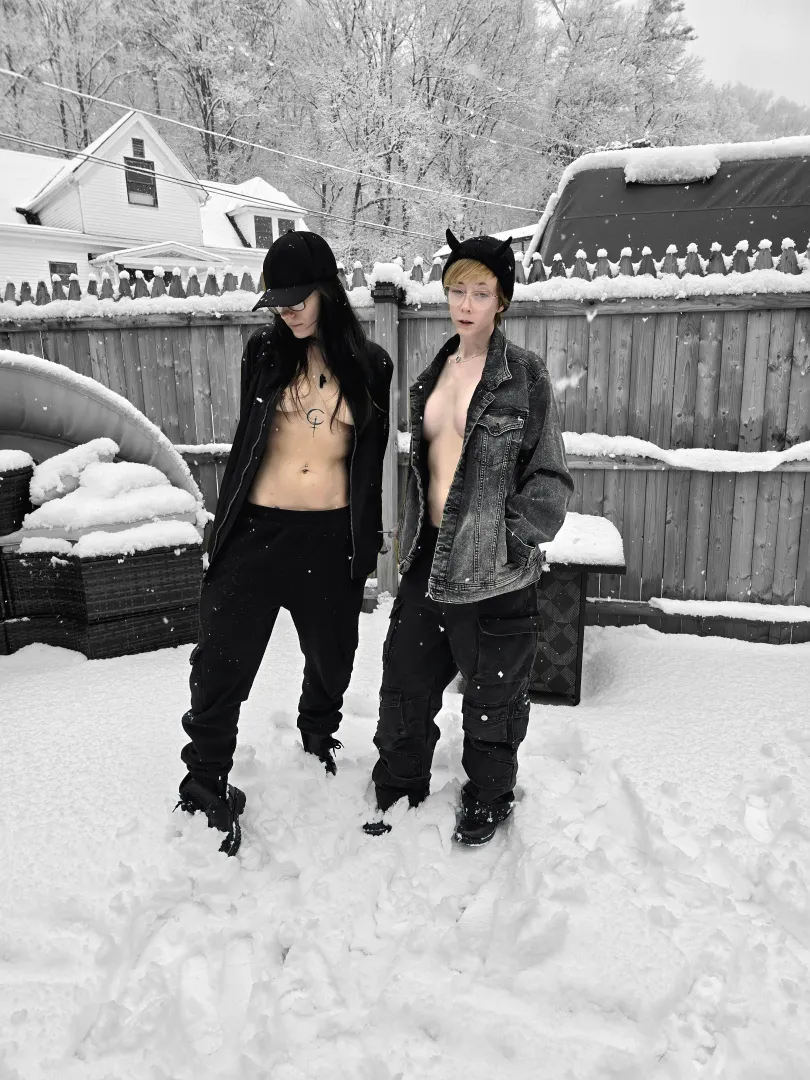 Good morning! Back to the snow today!✨ 50% off XXX OF  daily posts, no chatters, & truly exclusive content  Piss stuff on Fansly  Talk dirty with me on Sextpanther links in comments  posted by littlerosexo