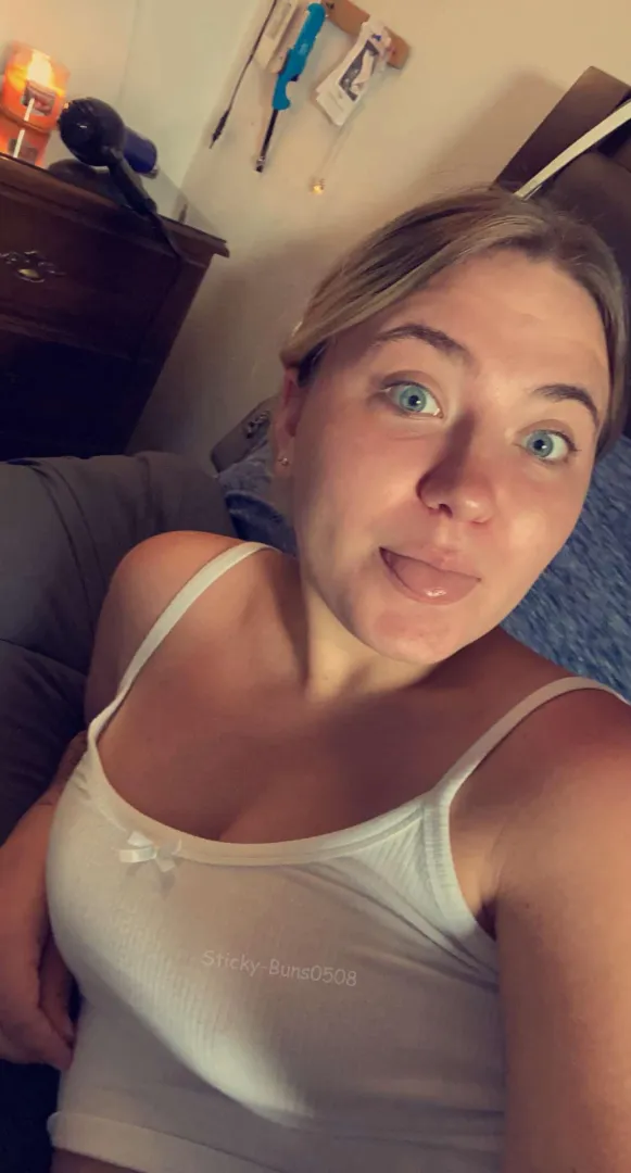 GOOD MORNING EVERYONE  do we like blue eyes? posted by Sticky-Buns0508