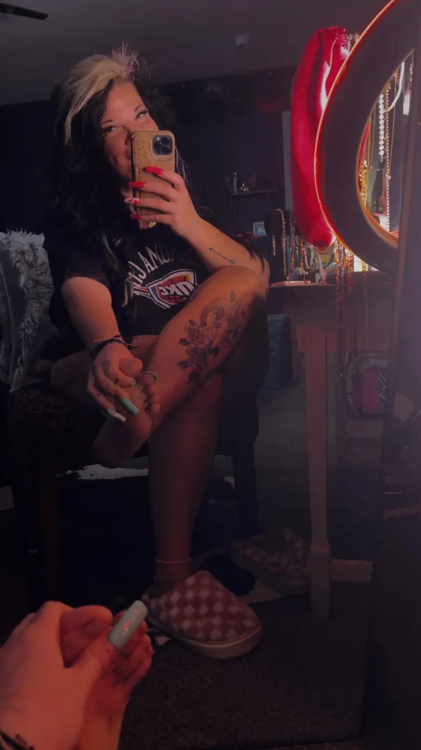 Good morning fetch my blunt and coffee and let’s chat✨ posted by Top_Kaleidoscope9741