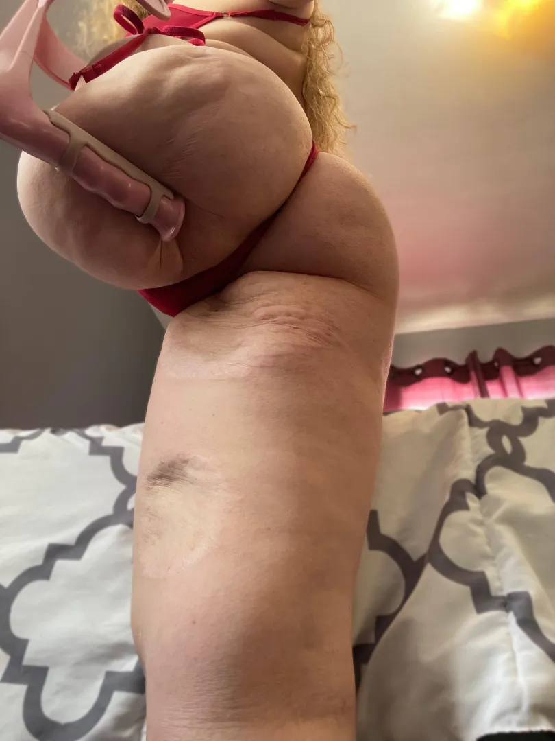 Good morning from your favorite HAG (Hip Amputee Goddess). May your day be finer than my ass posted by Artemis_Is_back