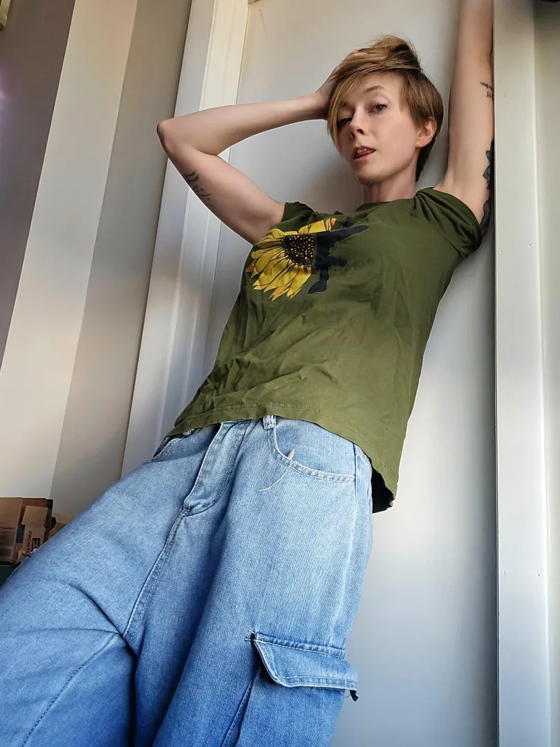 Good morning! Let your sparkle shine today!✨ 50% off XXX OF  daily posts, no chatters, & truly exclusive content  Piss stuff on Fansly  Talk dirty with me on Sextpanther links in comments  posted by littlerosexo