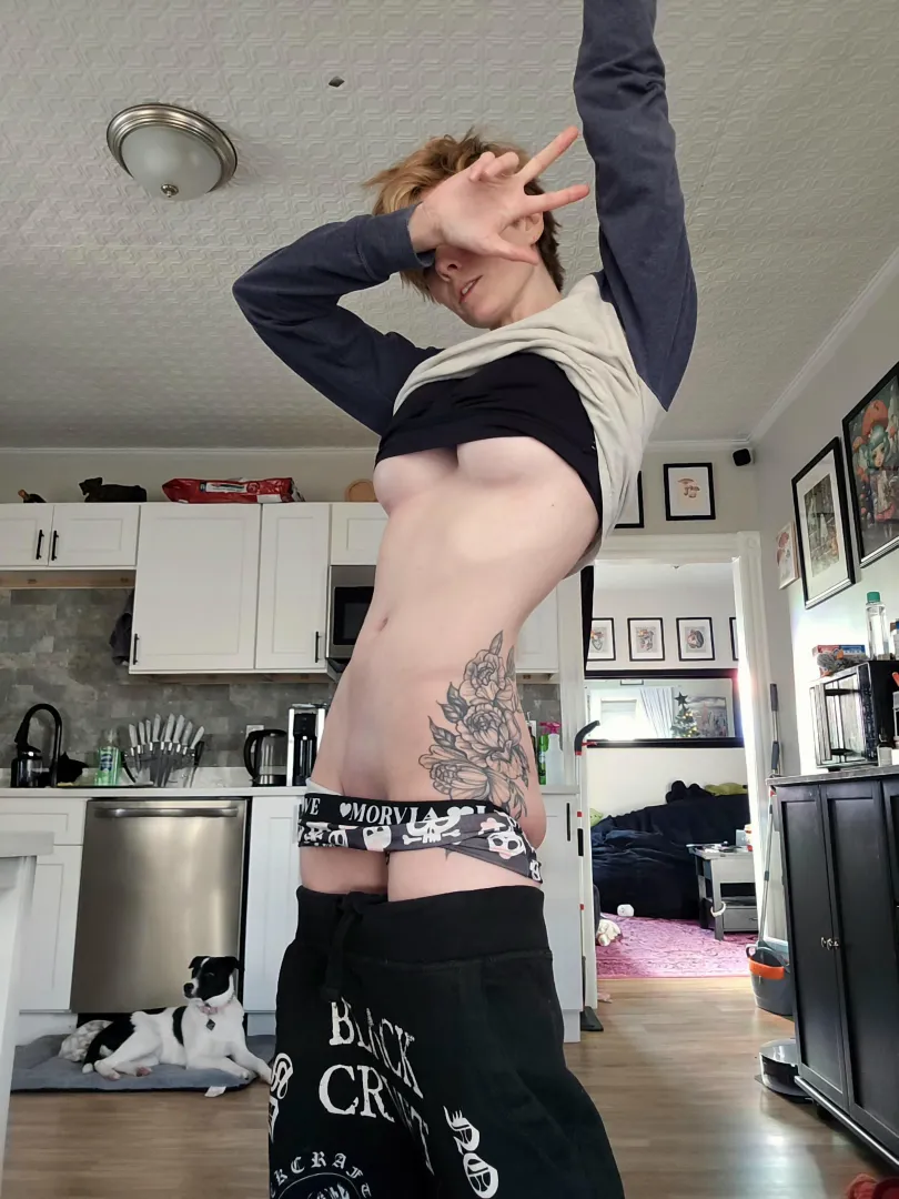 Good morning! Spend time on a hobby today!✨ 50% off XXX OF  daily posts, no chatters, & truly exclusive content  Piss stuff on Fansly  Talk dirty with me on Sextpanther links in comments  posted by littlerosexo
