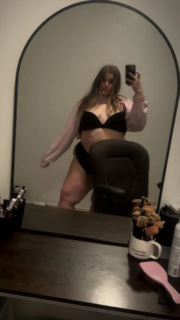 Good morning to everyone that loves thick girls  posted by Jennaelaye