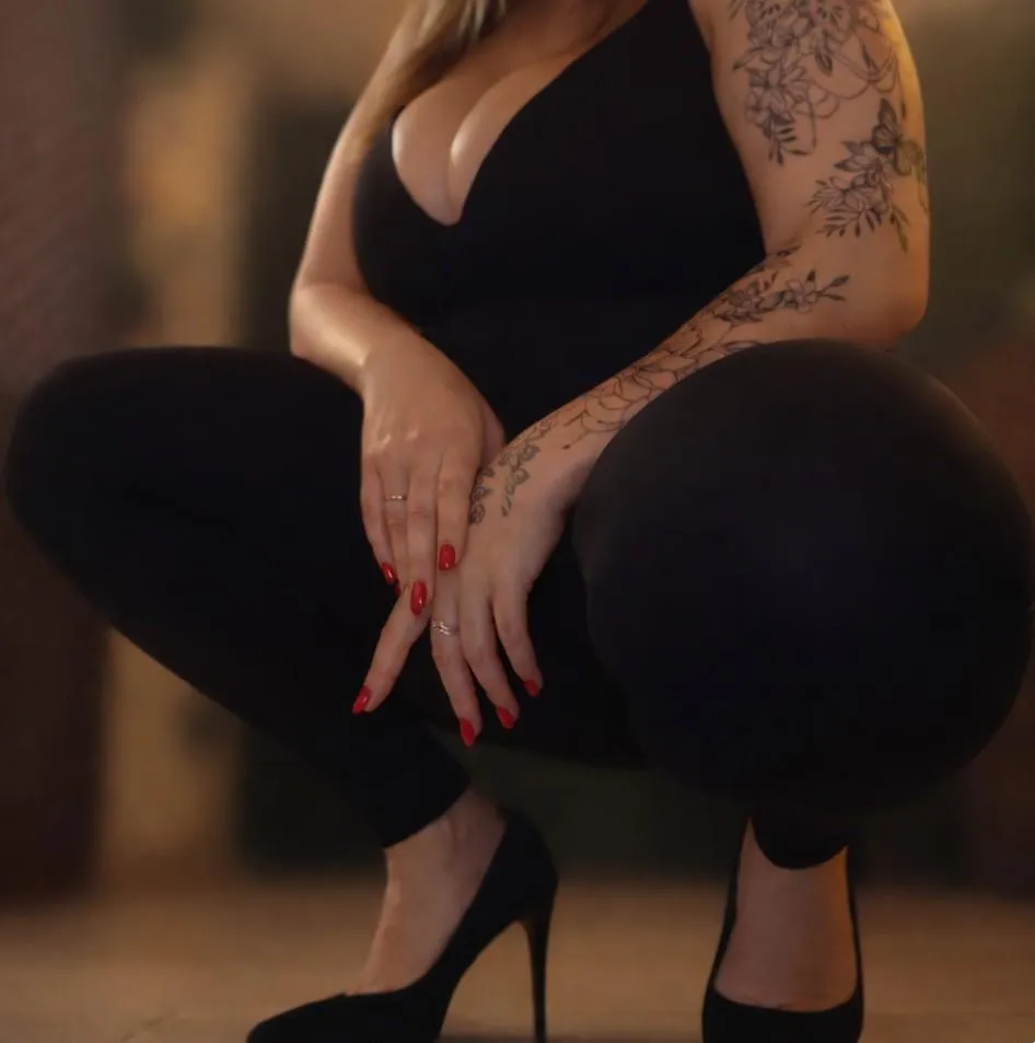 Good Sunday morning my little toys. Remember it's not a sin when you're sending to someone as perfect as me. posted by Goddess_Melissa_no1