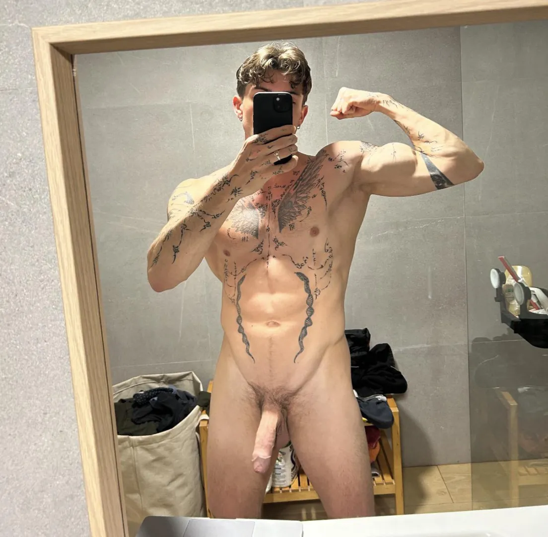 Goon to my muscles [26] posted by amaro_noah