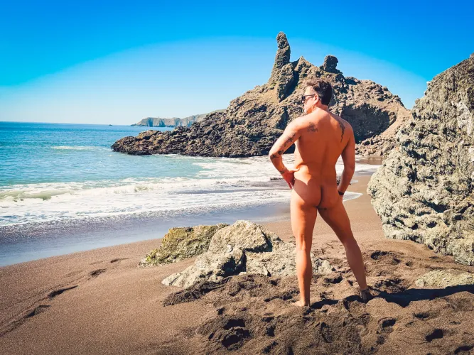 Gorgeous Black Sands Beach by ulixeshaus