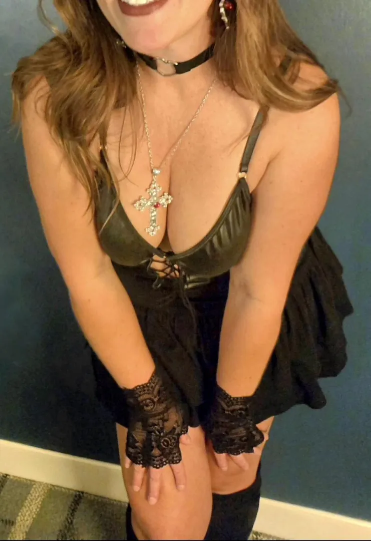 Gorgeous Horny Selective Hotwife Seeking Tall, Handsome, Hung and Dominant Men posted by hotwifeyva2020