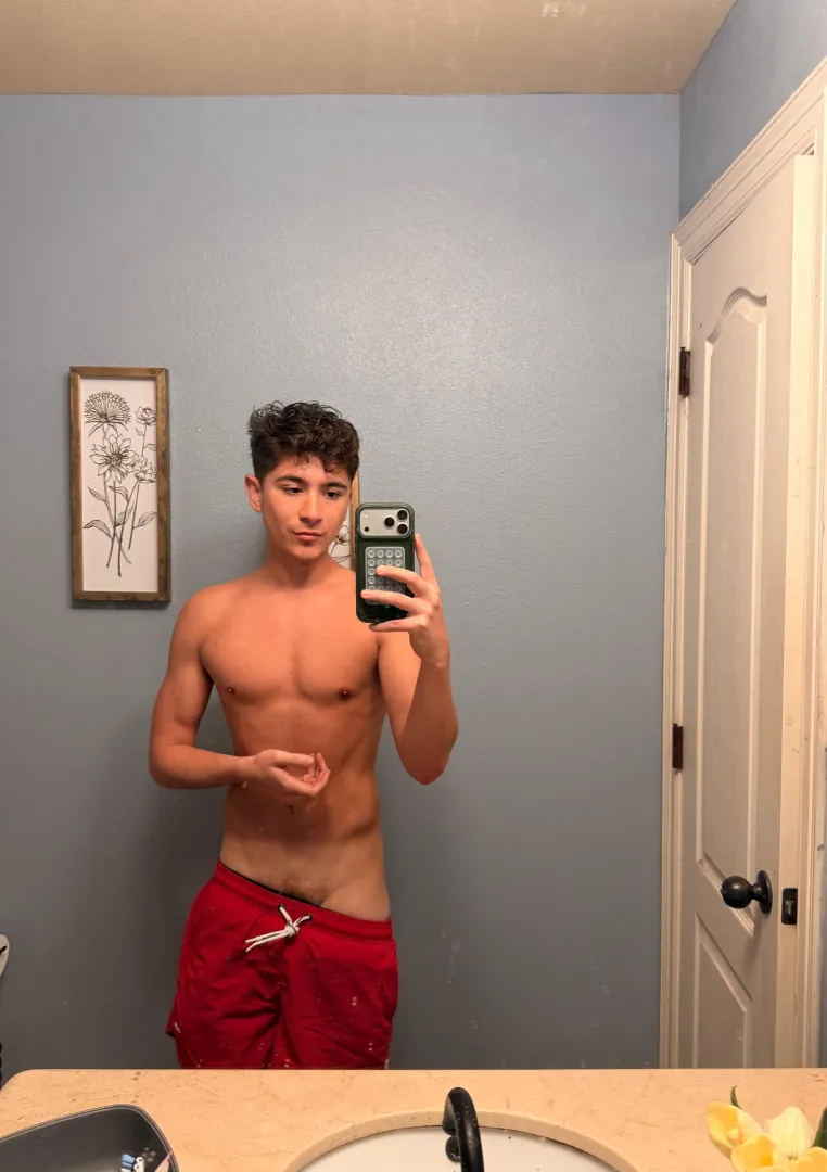 got a good tan today trying to find someone to worship these tan lines and empty their wallets, i wanna show off posted by berrydrinky4