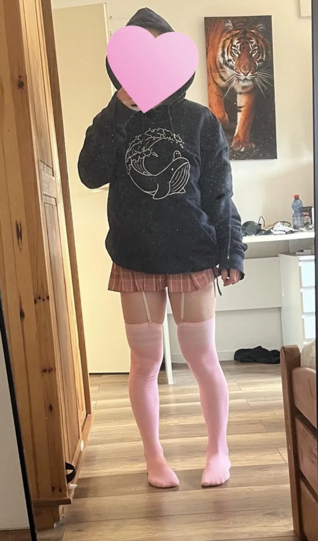 Got a skirt now  posted by DeninoNL