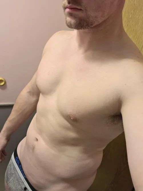 Got a slight dad bod coming in. by Johnstream64