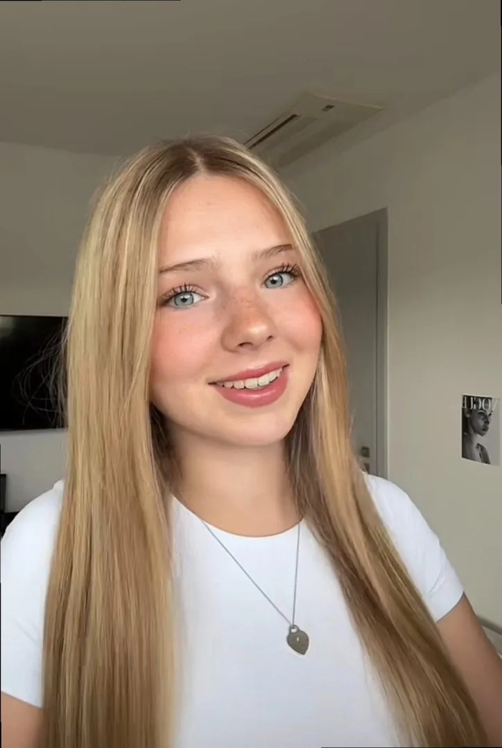 got a sneaky lil photo wanna see it if u promise to keep it secret posted by HisMajestyKingMason