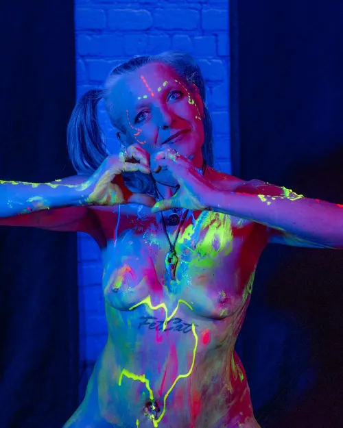 Got my glow on today... ok yea, my jikes suck. Just like me (f) - Luv ya by thegypsy66