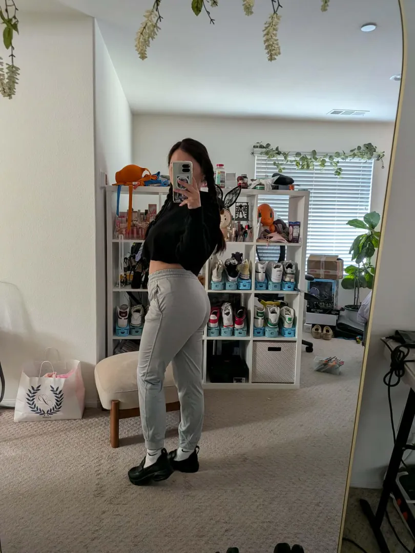 Got my sweatpants on but the fit like leggings posted by yribbedvs