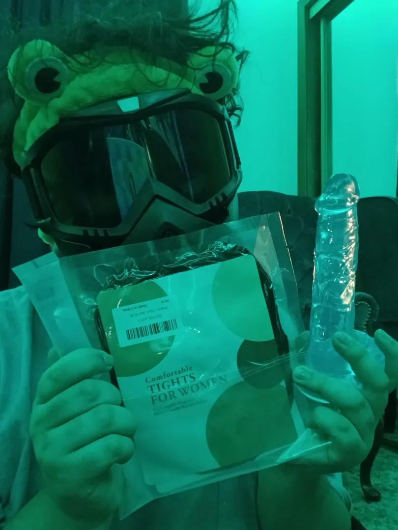 Got some presents I can't wait to try out  posted by BooBugsYours